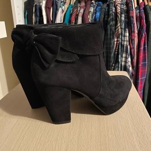 Gianni Bini Chunky Heel Black Suede Ankle Booties with Cute Bow Detail, Size 7.5